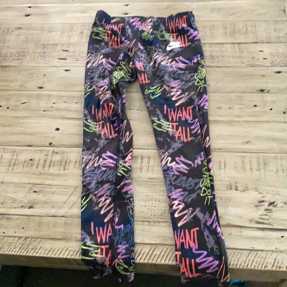 Spray paint Nike leggings! Super cute!